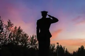 军营版《南山南》，是否也戳中你的心？视频封面