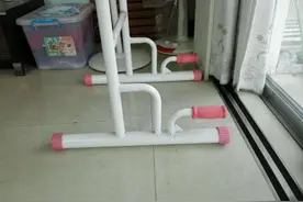 解析单手俯卧撑，通俗易懂就地取材图片