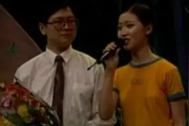 姚贝娜17岁时与她父亲同台动情演唱《在一起》才华横溢！图片