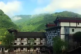 高温难耐 贵州赤水景区嫁接泸州水上乐园图片
