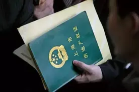 不要再傻傻以为房产证要作废了，这才是真相!图片