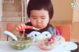 19个月网红小蛮直播吃饭，笑喷，真想把我家的吃饭困难户送过去图片