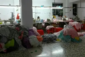 19岁出来工作的妹子，工厂妹天天上班加班好累图片