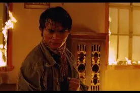 《冬阴功》托尼贾精彩打戏，单人应对几个功夫高手的车轮战图片