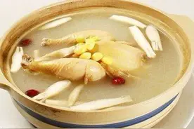 吃了一个月的中药炖公鸡终于生出“男孩”，检查过后又变成了女儿图片