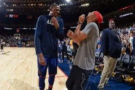 杜兰特一举动正式宣告他是勇士球员图片