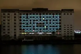 史上最大游戏屏幕：废弃大楼变身游戏机图片