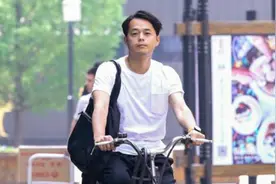 日本暖男设计师挑战北京大杂院，把37平米房间逆天改造成别墅！视频封面