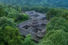 在峨眉山，过一个只有21.6℃的夏天图片