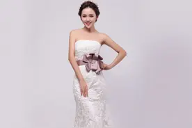 拍婚纱照提前选衣服还是当天选？图片