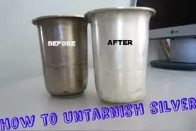 把银饰放到装有锡纸的热水中浸泡，最后能让其恢复原有的光泽图片