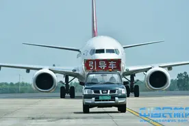 停机坪上的“特种兵”车辆（组图）图片