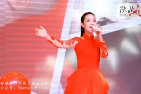 王二妮妹妹王小妮现场演唱陕北民歌《三十里铺》图片