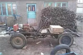 农村大爷把拖拉机改装成越野车，村民说比吉普都漂亮图片