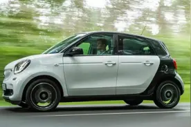 试驾奔驰小精灵smart forfour，对，4门版！(上)