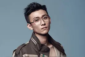 怎么回事，张一山杨紫深夜互撩？图片