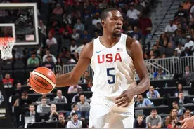 杜兰特语含深意，疑暗讽球迷“站着说话不腰疼”图片