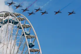 2016年环法自行车赛7月24日巴黎站掠影。图片