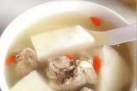健脾养颜一一山药炖鸡汤图片