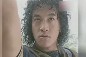 半脸面具男自认武功厉害，谁知少年绝世剑法高招斩杀对！视频封面