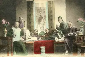 二十世纪初，彩色明信片上的香港，皇后大道清晰可见图片