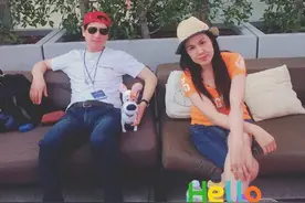 爽爸近照反戴鸭舌帽帅炸，郑爽：别心疼我，我心里值，对的起大家图片