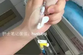 厉害！一单手完成宝宝留置针的穿刺手法图片