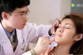 美女嫌自己丑，去医生整容，一年后后悔莫及图片