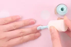 如何拯救变干涂不出来的指甲油？教你一招轻松搞定！
