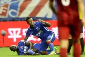 震惊！十年前登巴巴曾在同一部位骨折图片