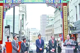 伦敦唐人街新牌楼揭幕图片