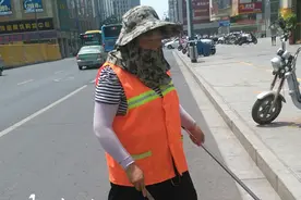 宿迁环卫工：头顶烈日，全副武装的马路天使图片