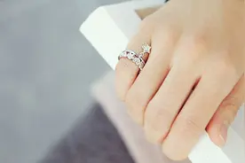 美一女子设计“自爱尾戒” 短时间圈粉无数图片