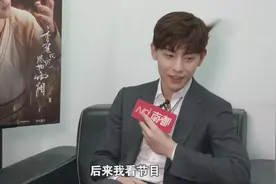 邓伦说在喜欢的人面前就像小孩一样，你在杨紫面前可不就是邓三岁视频封面