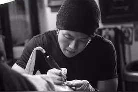 人物瘦弱纹身师变身精壮“彭于晏”，他的增肌秘诀是什么？图片