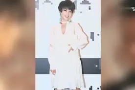 谢楠亮相衣着宽松巧遮孕肚根本看不出她已是怀孕6个多月的孕妈视频封面