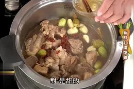 美味的新鲜红枣烧鸡的简单做法！