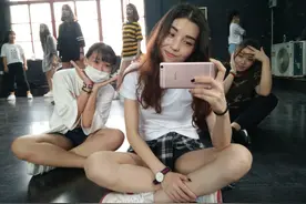 网红圈悄悄掀起自拍新套路，快get别掉队图片