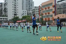 成都体育学院“爱心捐赠”仪式在达川区逸夫小学举行图片