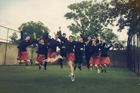关晓彤毕业照大长腿逆天　盘点走红男女神毕业照图片