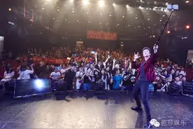 带弟弟参加见面会还和女粉丝跳钢管舞，邓超这么“搞事情”娘娘知道么？图片