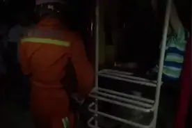 注意 | 暑期意外频发！男孩腿卡滑梯台阶 宝宝被困车内图片