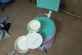 实用DIY！钓桶配折叠雨伞图片