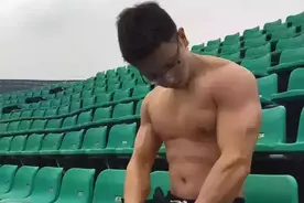 肌肉男做游泳教练是怎样一种感受？图片