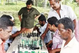 印度全村民下棋成瘾，竟忘了酒瘾图片