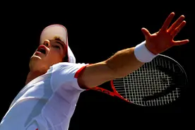 名家坐堂｜发球时候的左右腿如何发力？图片