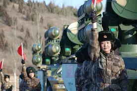 巾帼不让须眉！解放军多军种女兵曝光图片