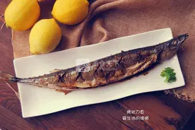 烧烤秋刀鱼图片