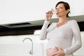 若在怀孕期间经常口渴，小心有妊娠糖尿病 ，妈妈们要注意了！图片