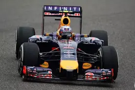 如此高科技的F1赛车，需要五步才能驶出P房图片
